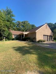 6 Cypress Creek, Clarksdale, MS 38614