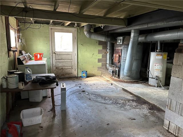 360 Lakewood Gardens Rd, Hickory Twp, PA 16105