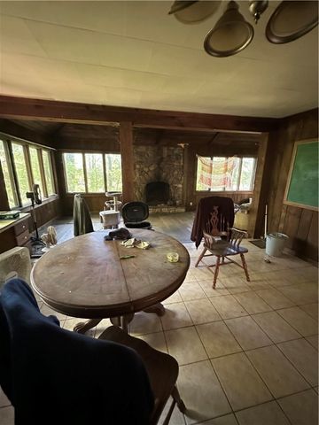 360 Lakewood Gardens Rd, Hickory Twp, PA 16105