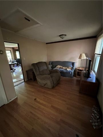 360 Lakewood Gardens Rd, Hickory Twp, PA 16105