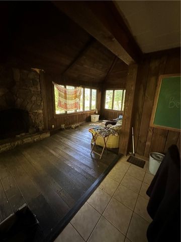 360 Lakewood Gardens Rd, Hickory Twp, PA 16105