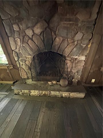 360 Lakewood Gardens Rd, Hickory Twp, PA 16105