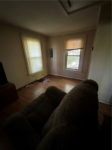 360 Lakewood Gardens Rd, Hickory Twp, PA 16105