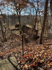 360 Lakewood Gardens Rd, Hickory Twp, PA 16105