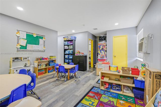 2570 NW 152nd Ter, Miami Gardens, FL 33054