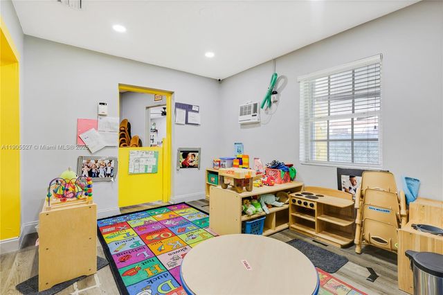 2570 NW 152nd Ter, Miami Gardens, FL 33054