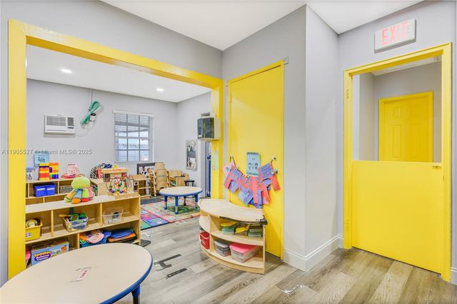 2570 NW 152nd Ter, Miami Gardens, FL 33054