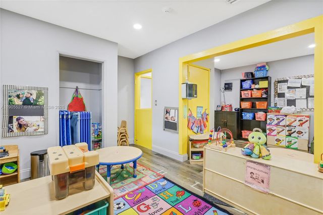 2570 NW 152nd Ter, Miami Gardens, FL 33054