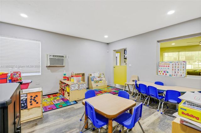 2570 NW 152nd Ter, Miami Gardens, FL 33054