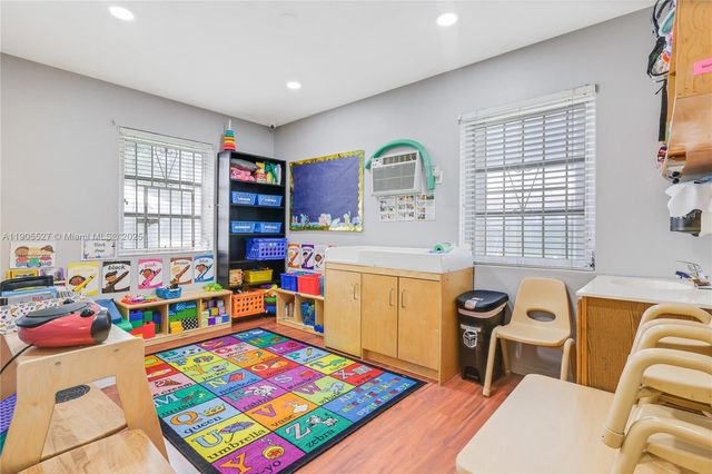 2570 NW 152nd Ter, Miami Gardens, FL 33054