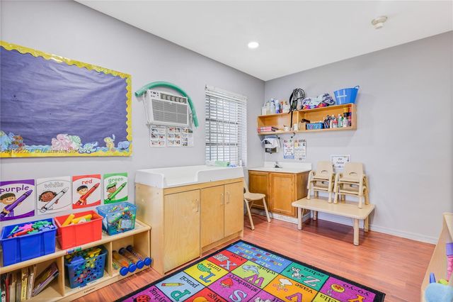 2570 NW 152nd Ter, Miami Gardens, FL 33054