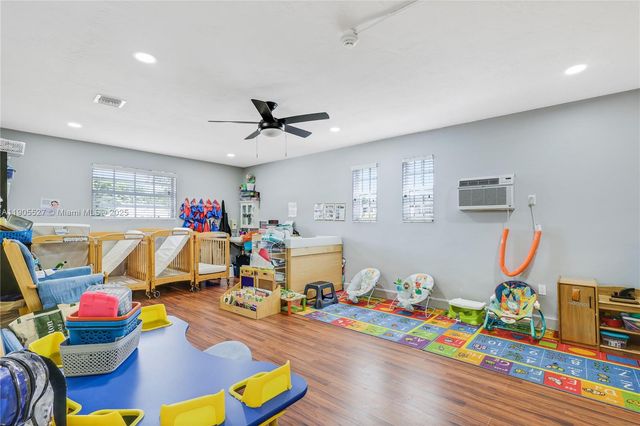 2570 NW 152nd Ter, Miami Gardens, FL 33054