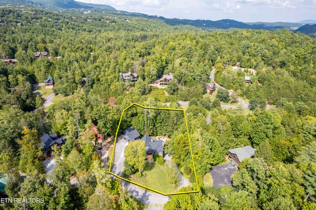 2619 Bear Crossing Way, Sevierville, TN 37862