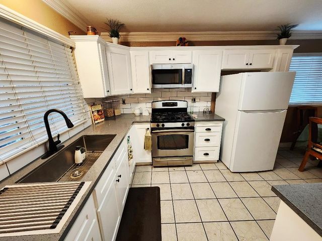 4902 E Eugenia Avenue, Fresno, CA 93725