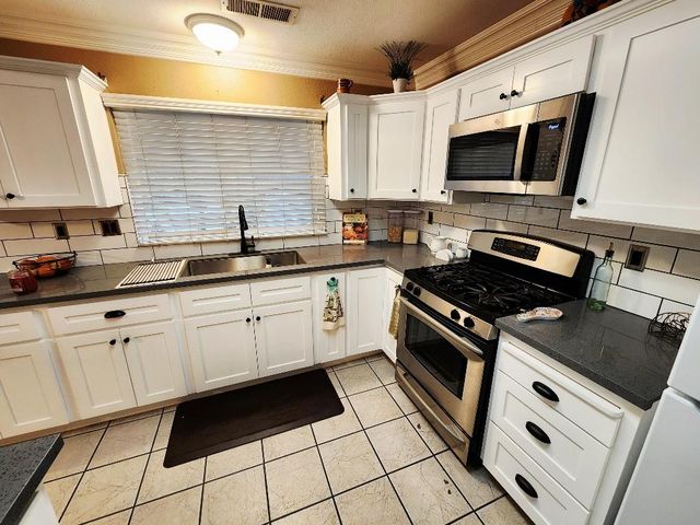 4902 E Eugenia Avenue, Fresno, CA 93725