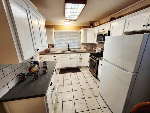 4902 E Eugenia Avenue, Fresno, CA 93725