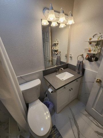 4902 E Eugenia Avenue, Fresno, CA 93725