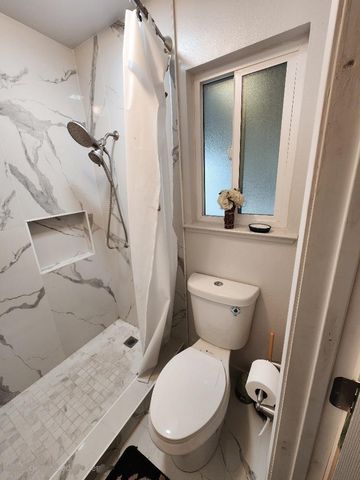 4902 E Eugenia Avenue, Fresno, CA 93725