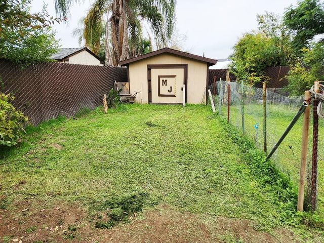 4902 E Eugenia Avenue, Fresno, CA 93725