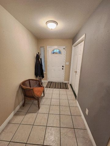 4902 E Eugenia Avenue, Fresno, CA 93725