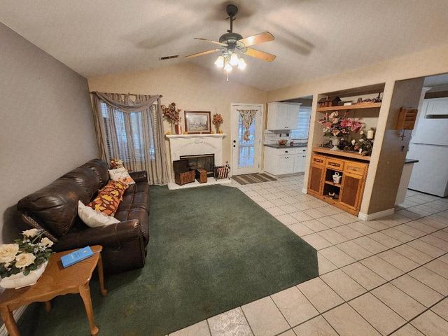 4902 E Eugenia Avenue, Fresno, CA 93725