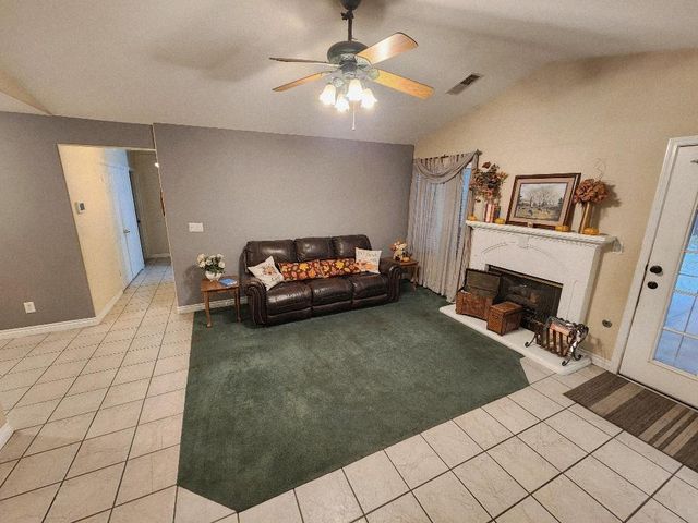 4902 E Eugenia Avenue, Fresno, CA 93725