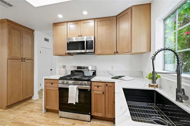 20851 Community 1, Winnetka, CA 91306