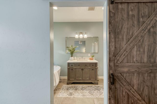 845 N Van Ness Avenue, Fresno, CA 93728