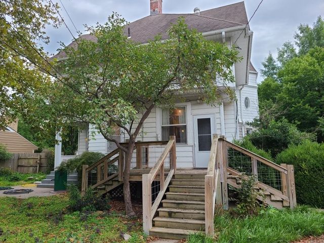 1010 E 9th Ave, Winfield, KS 67156