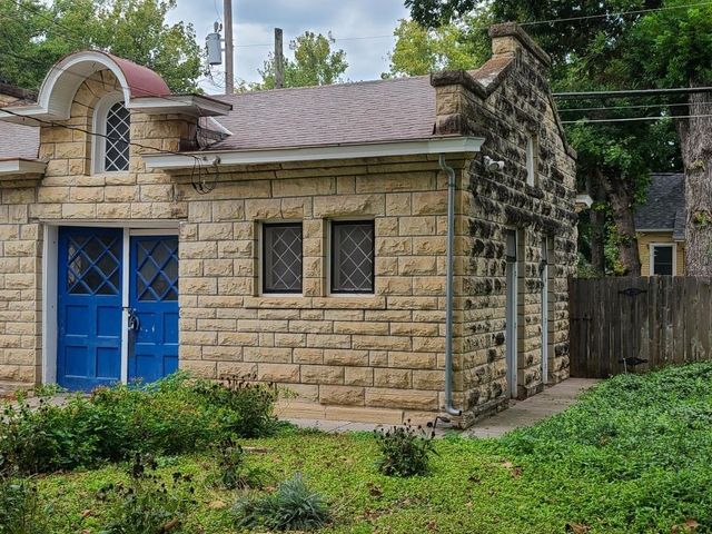 1010 E 9th Ave, Winfield, KS 67156