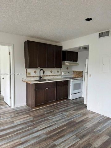 2050 NW 43rd Ter 5, Lauderhill, FL 33313
