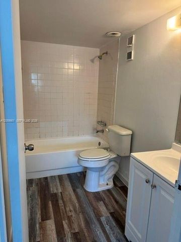 2050 NW 43rd Ter 5, Lauderhill, FL 33313