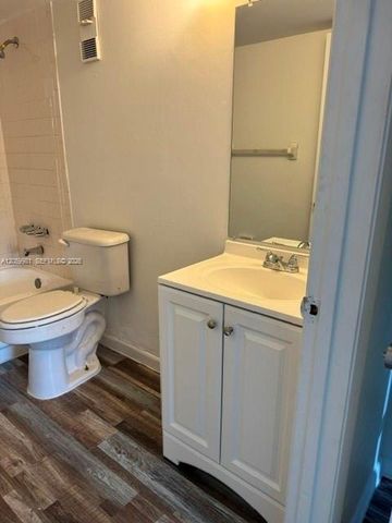 2050 NW 43rd Ter 5, Lauderhill, FL 33313