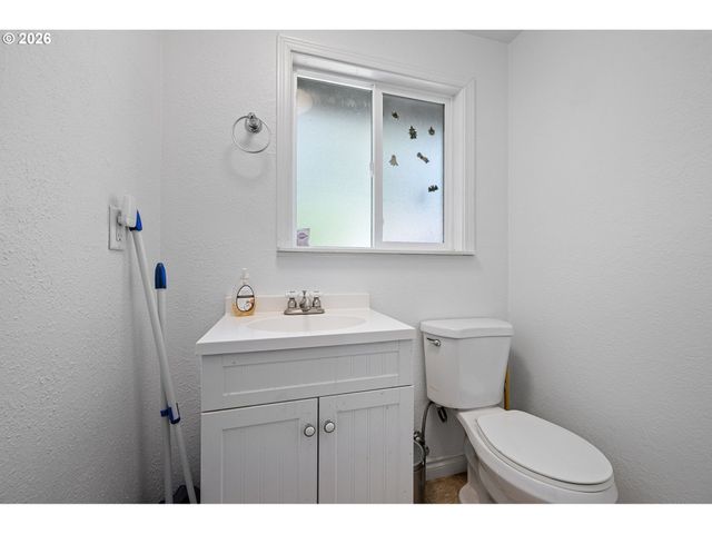 24403 BOLTON HILL Rd, Veneta, OR 97487