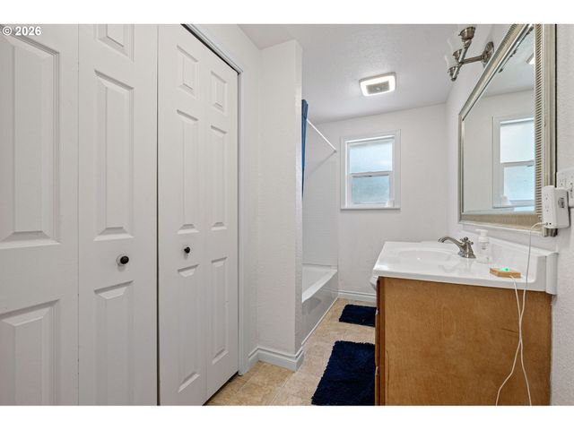 24403 BOLTON HILL Rd, Veneta, OR 97487