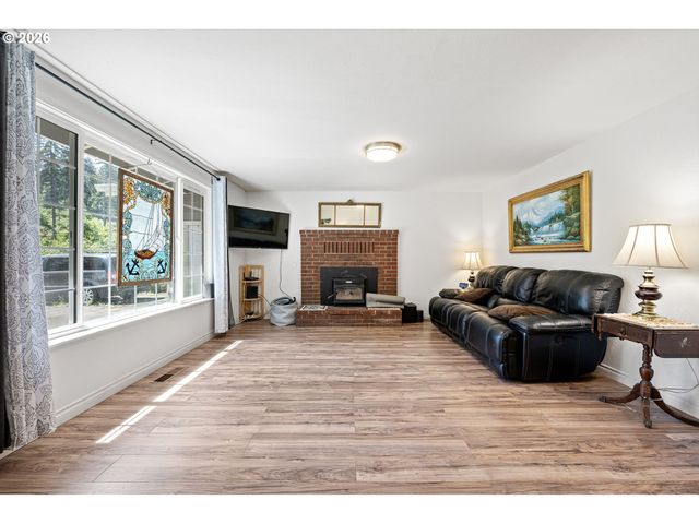 24403 BOLTON HILL Rd, Veneta, OR 97487