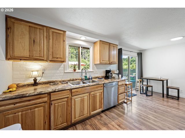 24403 BOLTON HILL Rd, Veneta, OR 97487
