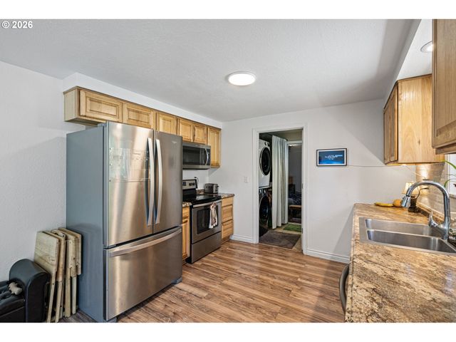 24403 BOLTON HILL Rd, Veneta, OR 97487