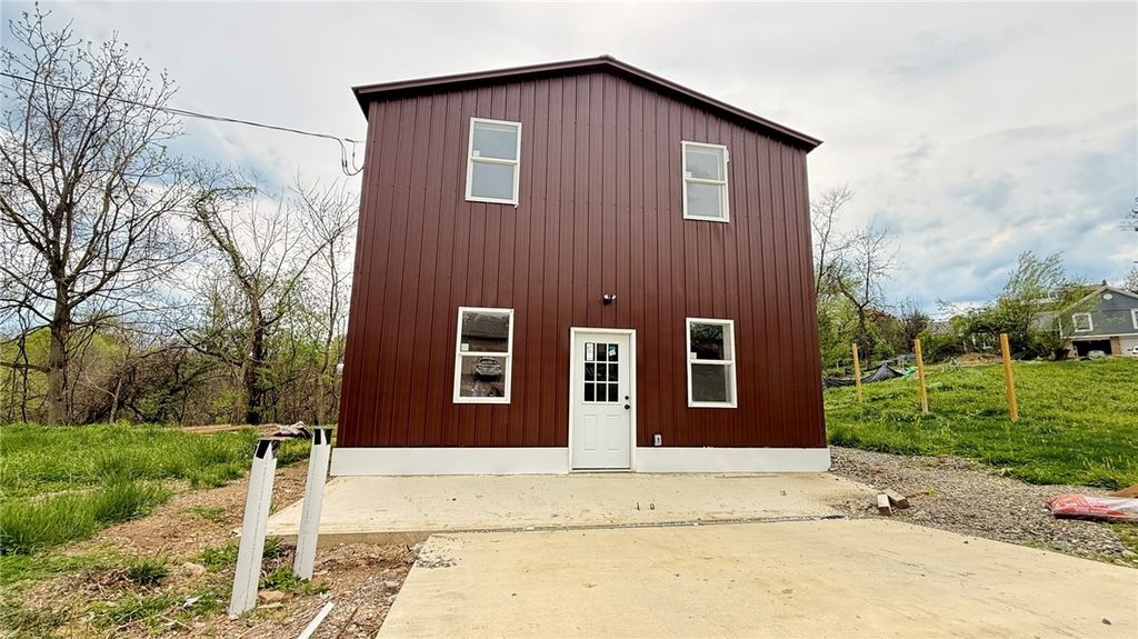 118 Briarwood Dr, Monongahela, PA 15063