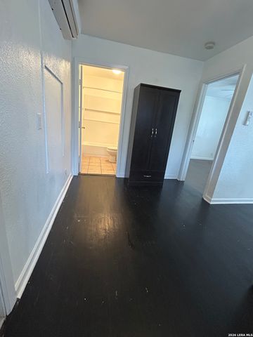 310 Finton A, San Antonio, TX 78204