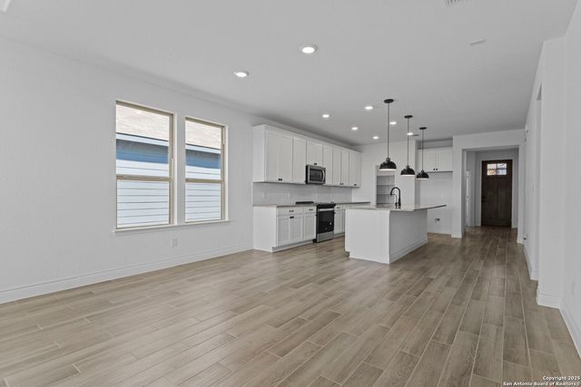 4014 Paddock Trl, Seguin, TX 78155