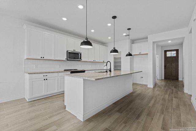 4014 Paddock Trl, Seguin, TX 78155