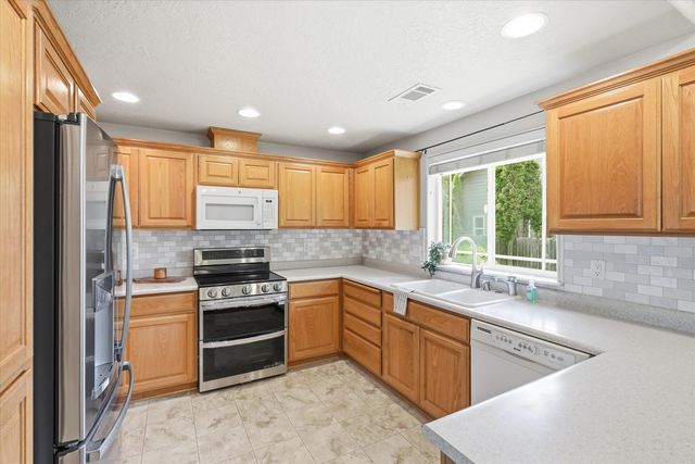 1416 George Tweed Boulevard, Grants Pass, OR 97527