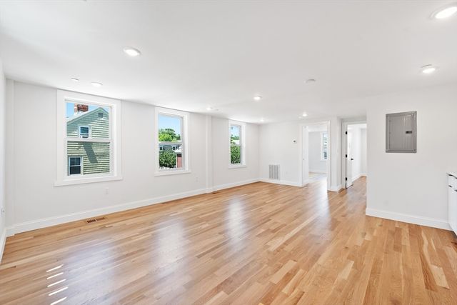 290 Washington St B, Marblehead, MA 01945