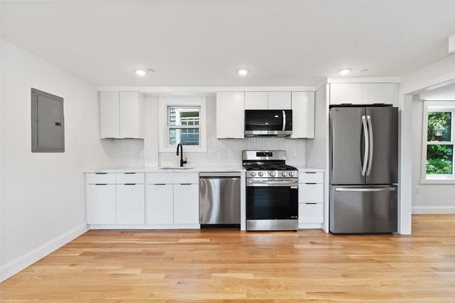 290 Washington St B, Marblehead, MA 01945