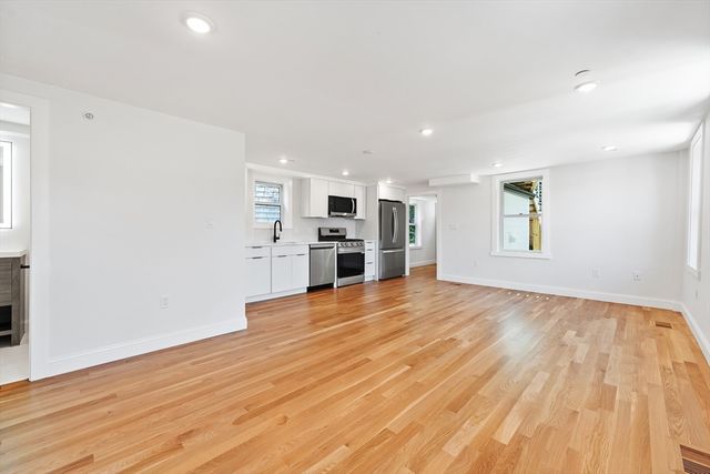 290 Washington St B, Marblehead, MA 01945