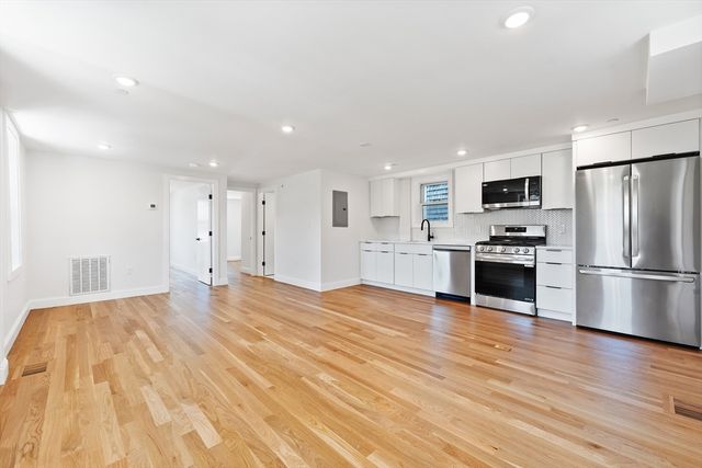 290 Washington St B, Marblehead, MA 01945