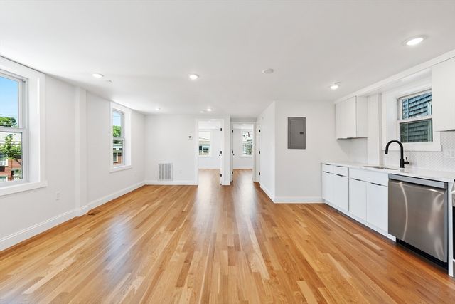 290 Washington St B, Marblehead, MA 01945