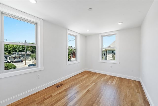 290 Washington St B, Marblehead, MA 01945