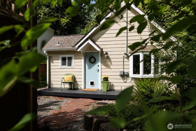 13337 25th Avenue NE, Seattle, WA 98125